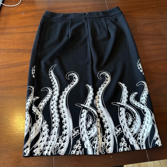 Black skirt with fun kraken print - Picture 2 of 4